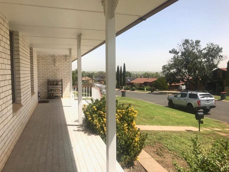 11 Quambi Street TAMWORTH 2