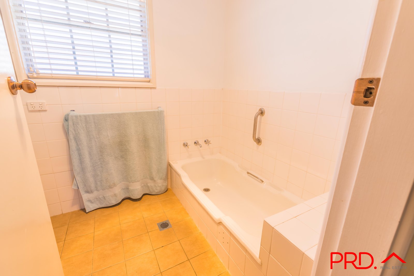 11 Quambi Street TAMWORTH 8