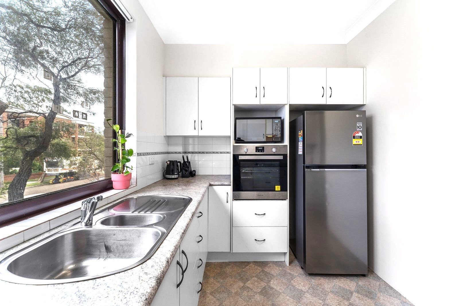 1/1 Queens Ave  KOGARAH 3