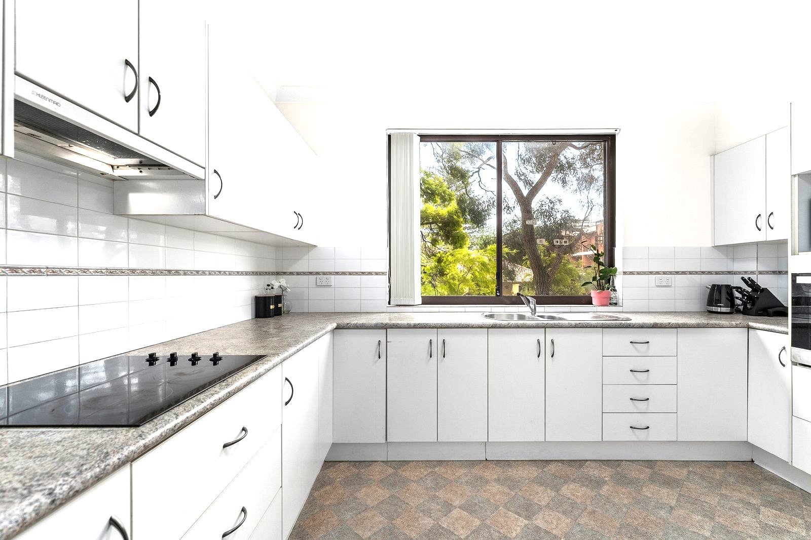 1/1 Queens Ave  KOGARAH 4