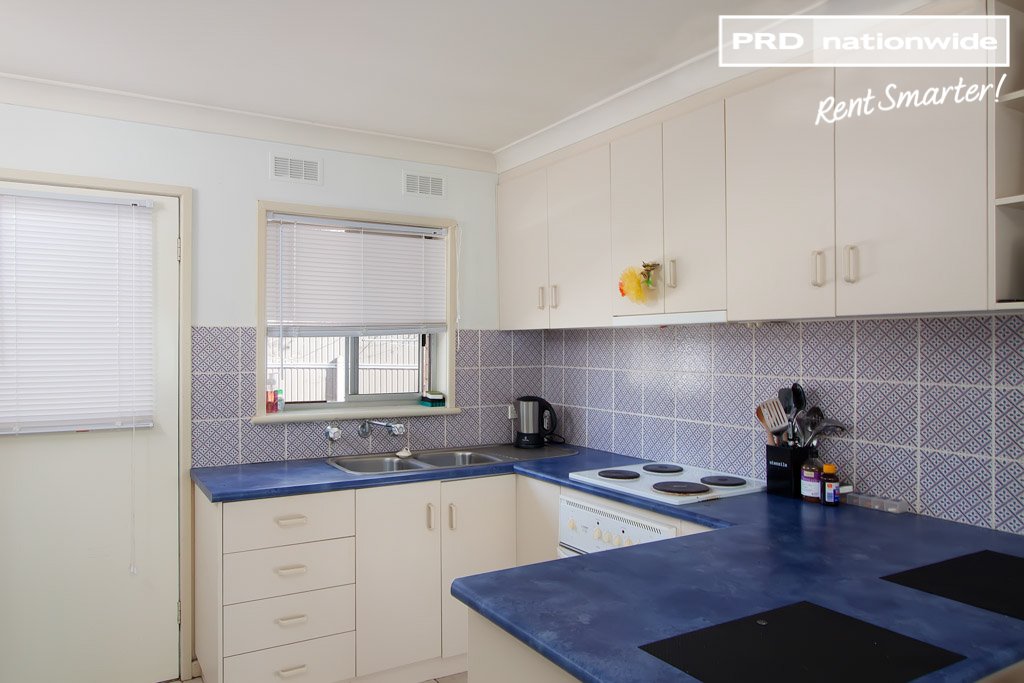 1/1 Raye Street TOLLAND 8