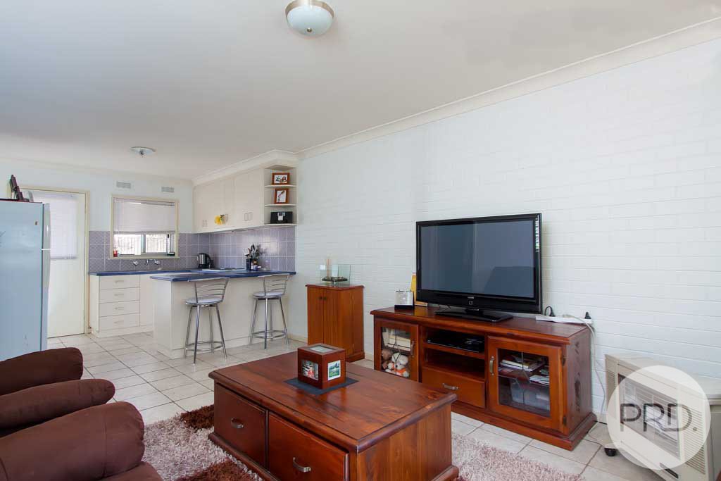 1/1 Raye Street TOLLAND 5