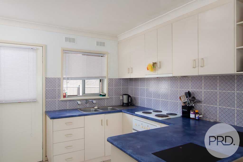 1/1 Raye Street TOLLAND 6