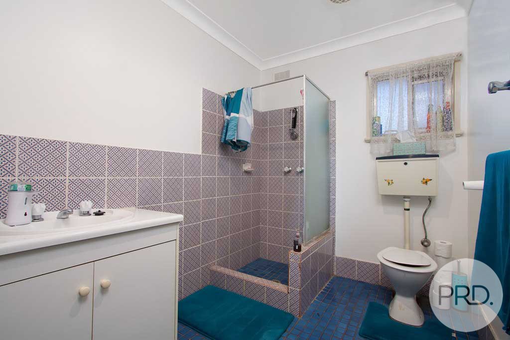 1/1 Raye Street TOLLAND 8