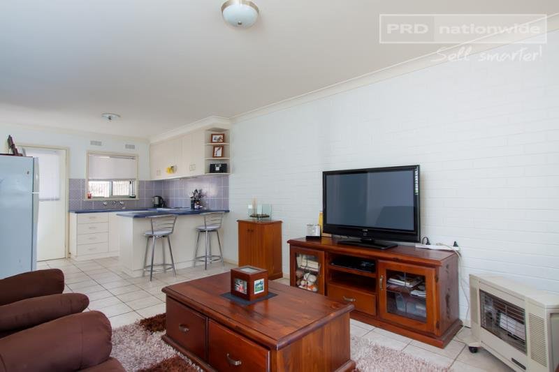1/1 Raye Street TOLLAND 3