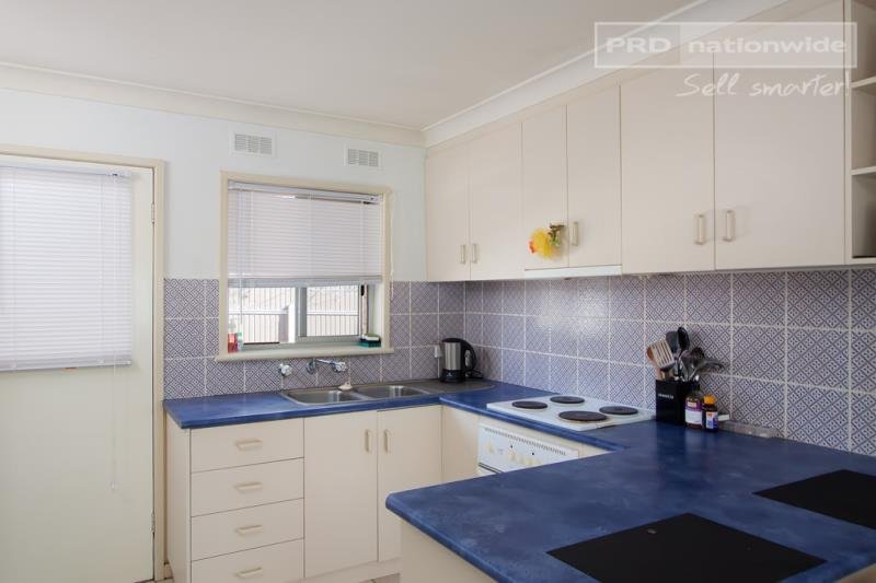 1/1 Raye Street TOLLAND 5