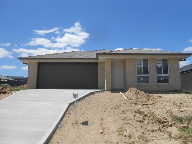 11 Reginald Drive TAMWORTH 1