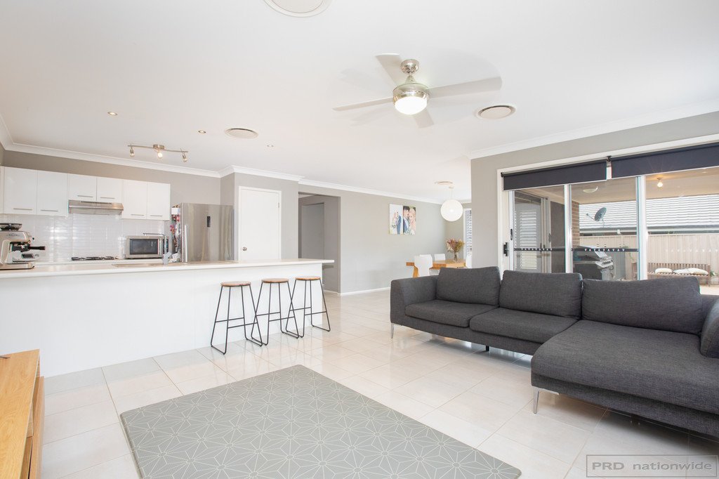 11 Reo Street LARGS 2