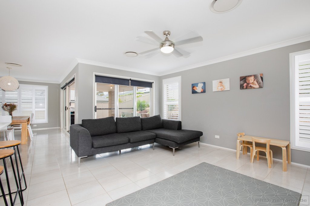 11 Reo Street LARGS 3