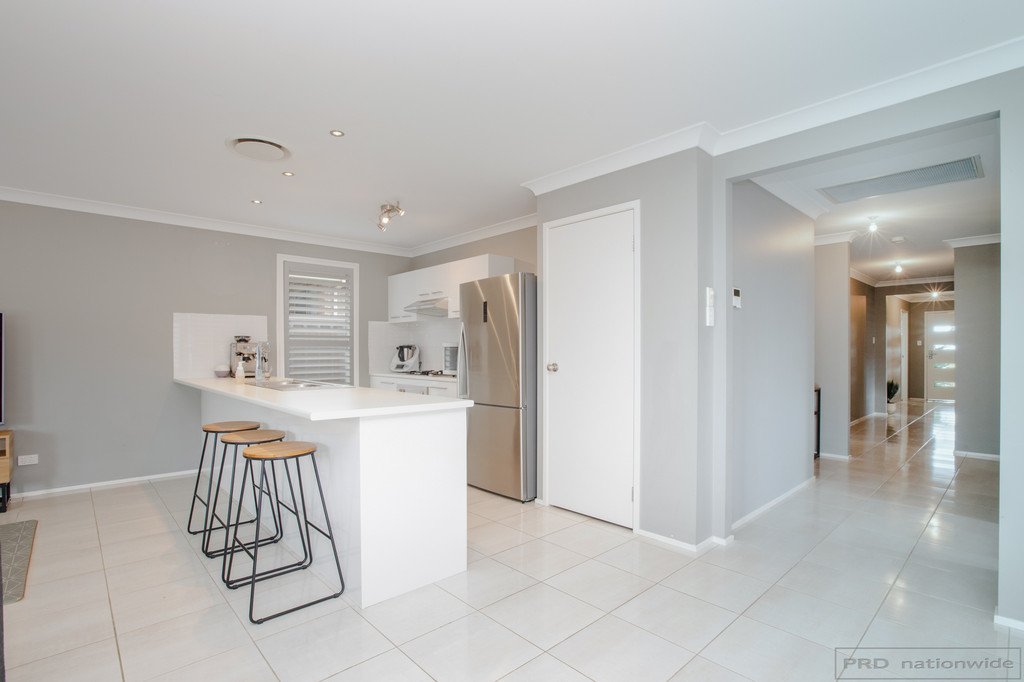 11 Reo Street LARGS 5