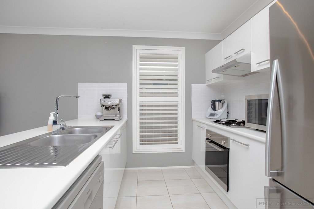 11 Reo Street LARGS 6
