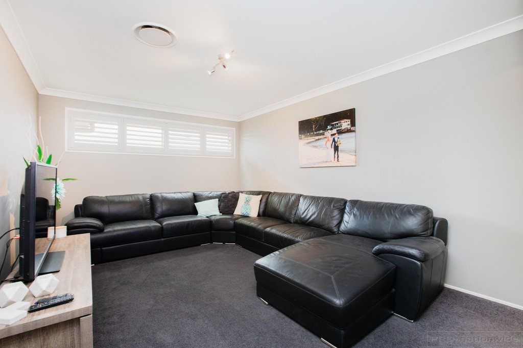 11 Reo Street LARGS 8