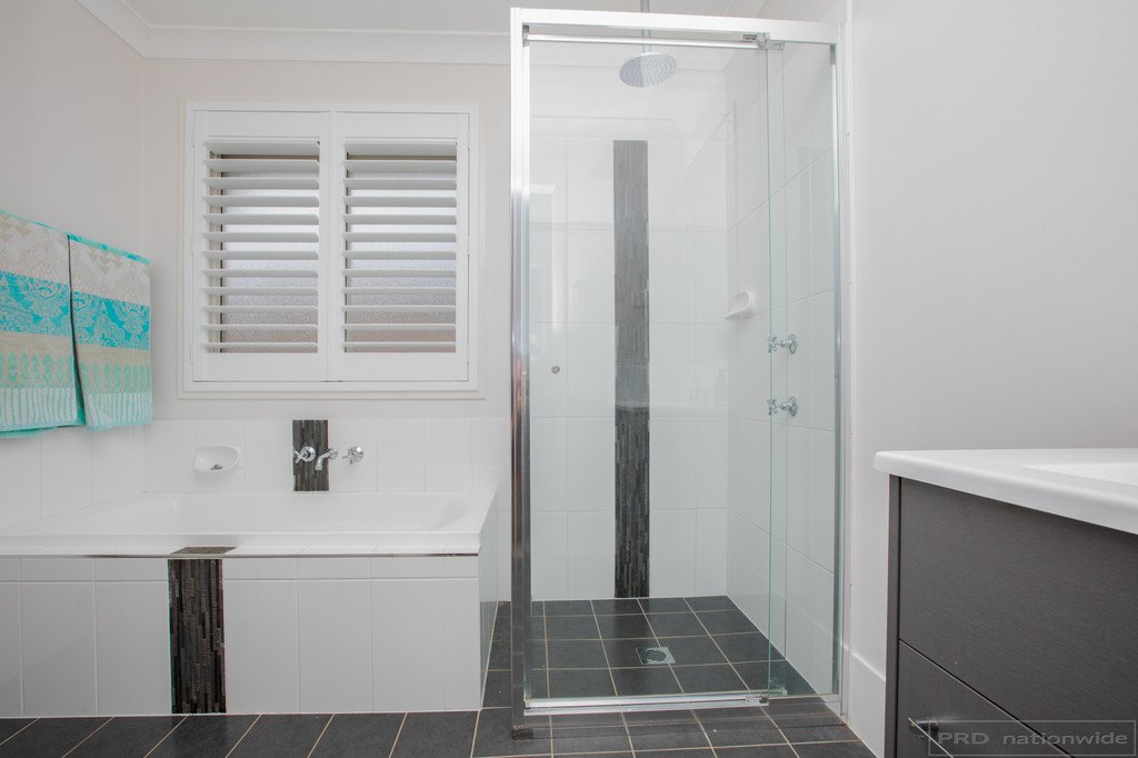 11 Reo Street LARGS 14