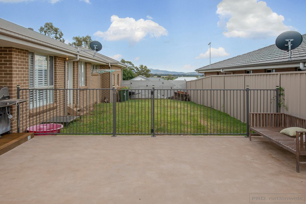 11 Reo Street LARGS 17
