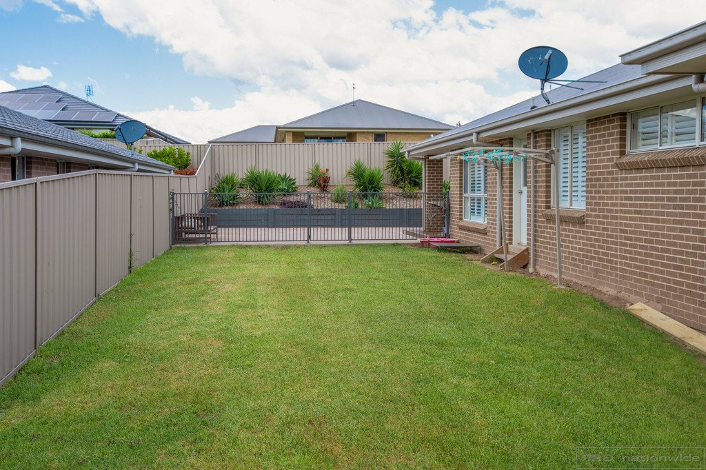11 Reo Street LARGS 18