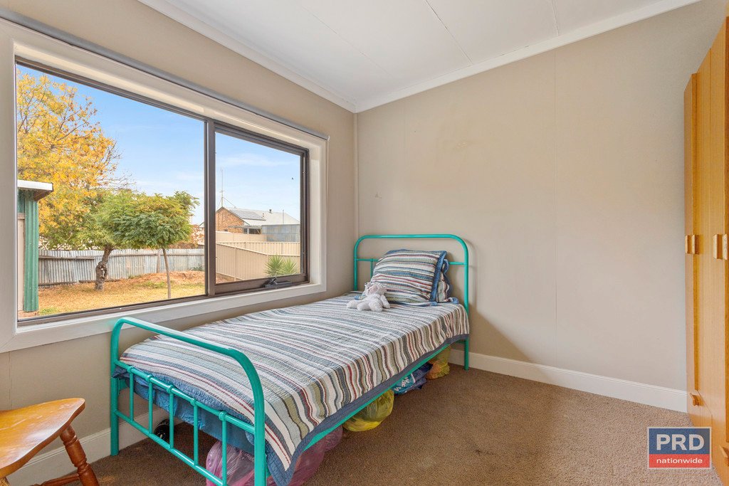 11 Reverie Street LONG GULLY 12