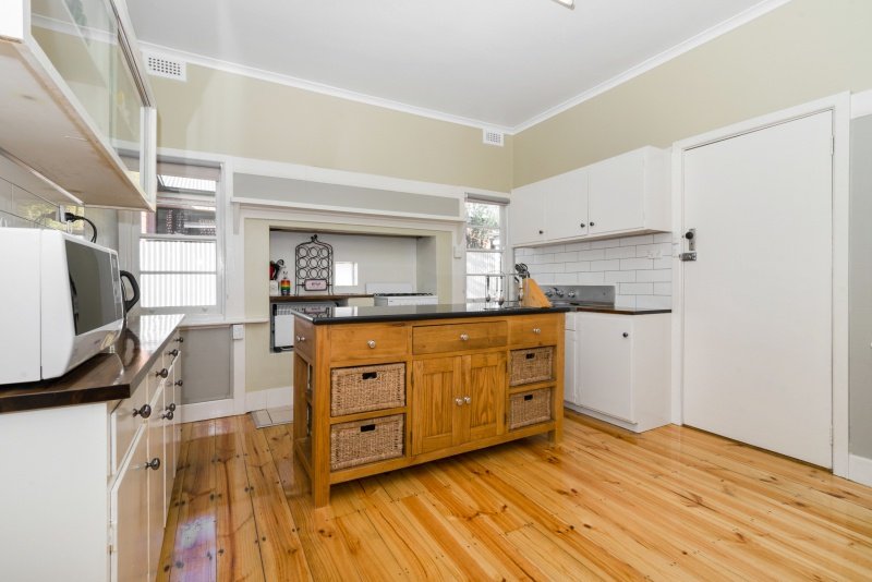 11 Reverie Street LONG GULLY 2
