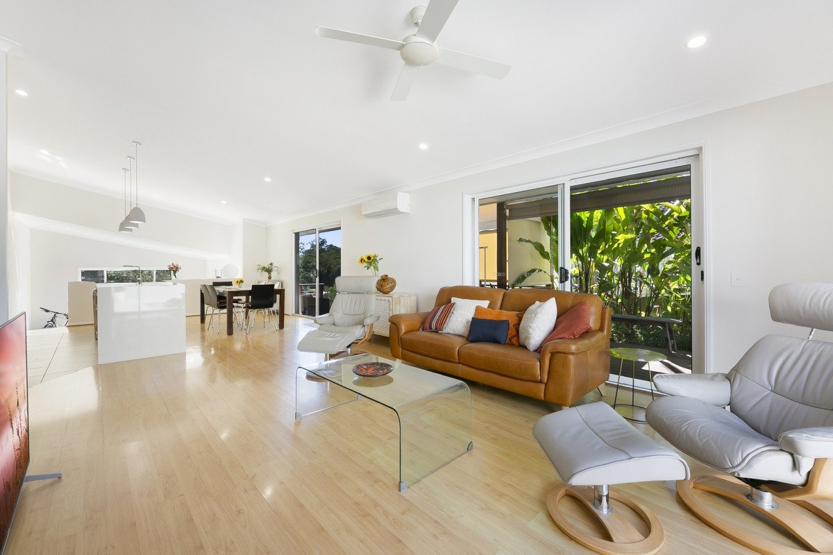 11 Robinson Place Currumbin Waters 8