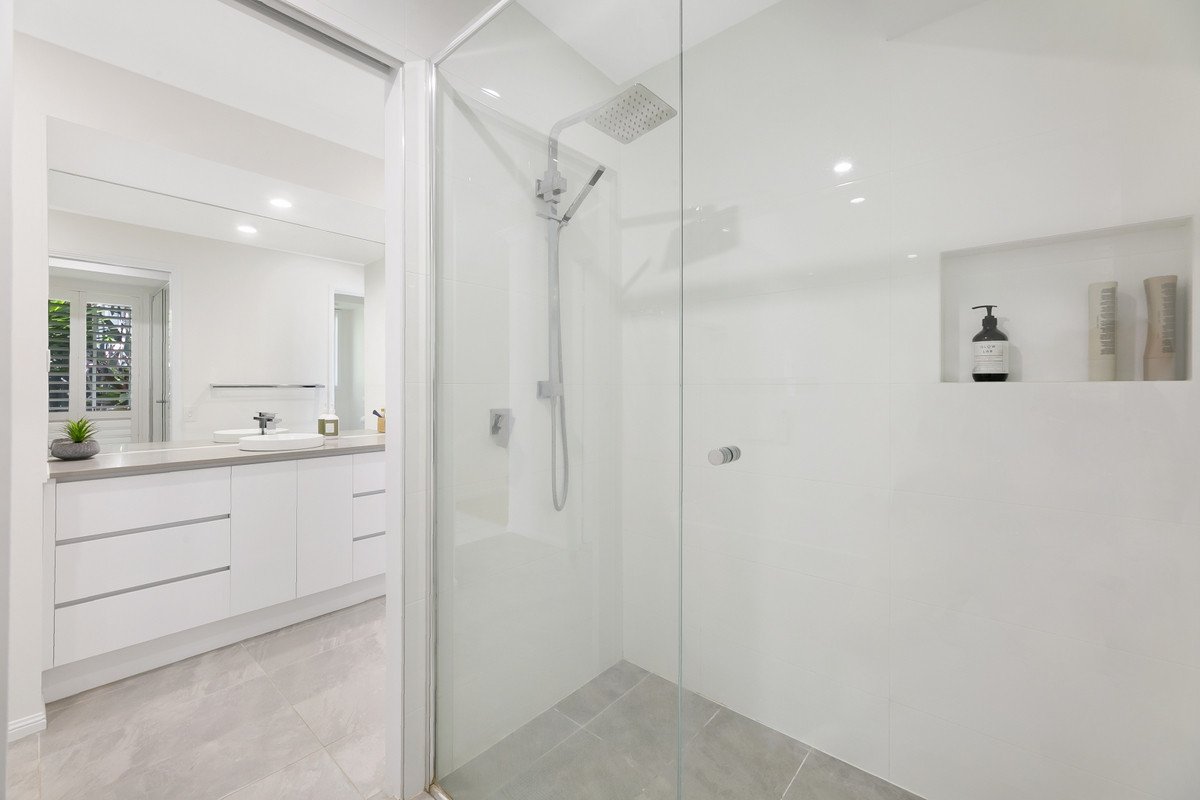 11 Robinson Place Currumbin Waters 24