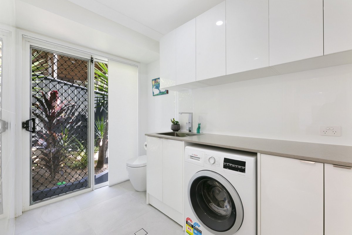 11 Robinson Place Currumbin Waters 25