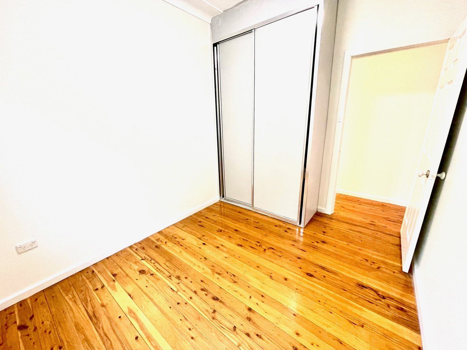 11 Roseanne Avenue ROSELANDS 4