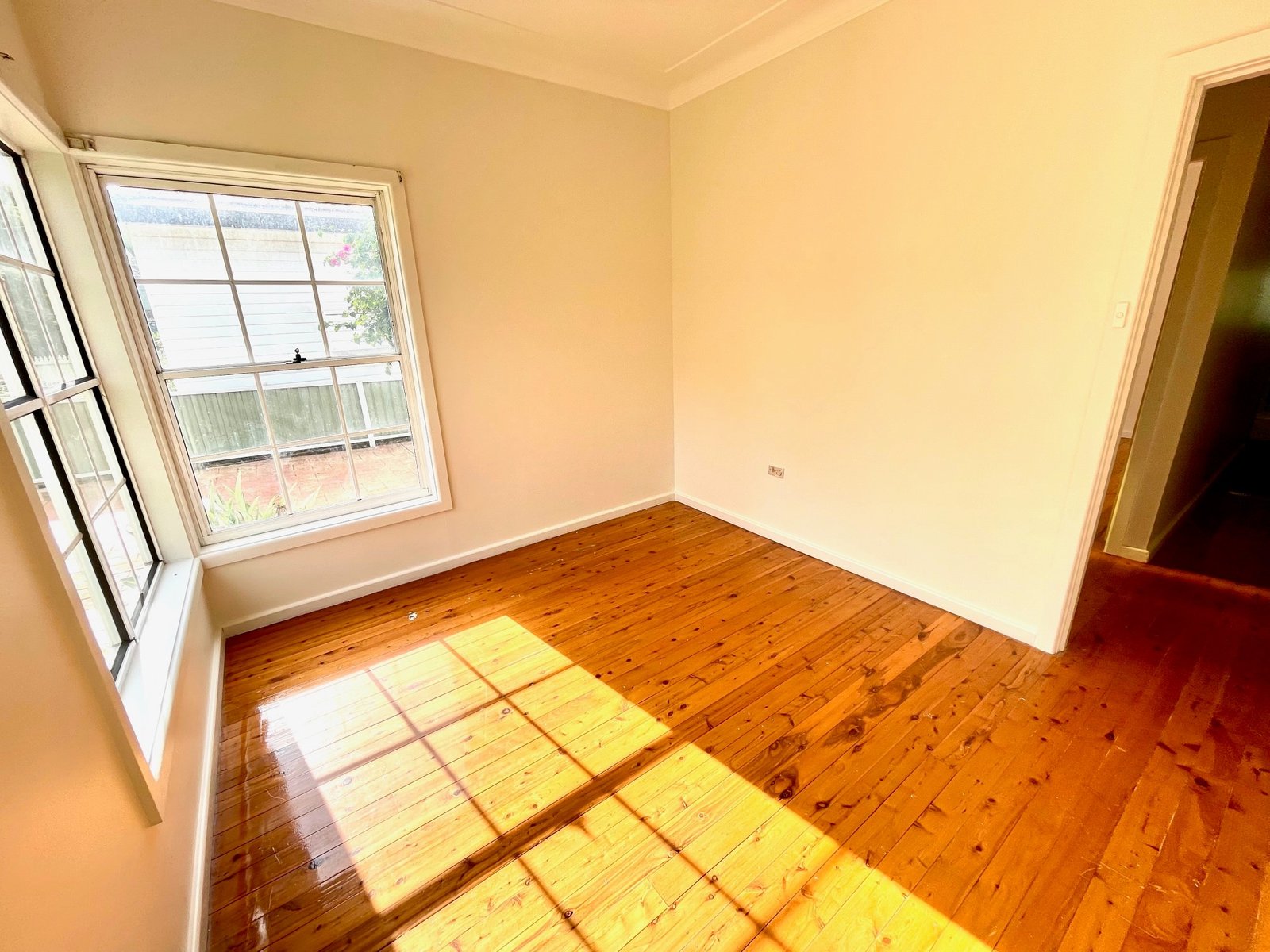 11 Roseanne Avenue ROSELANDS 6