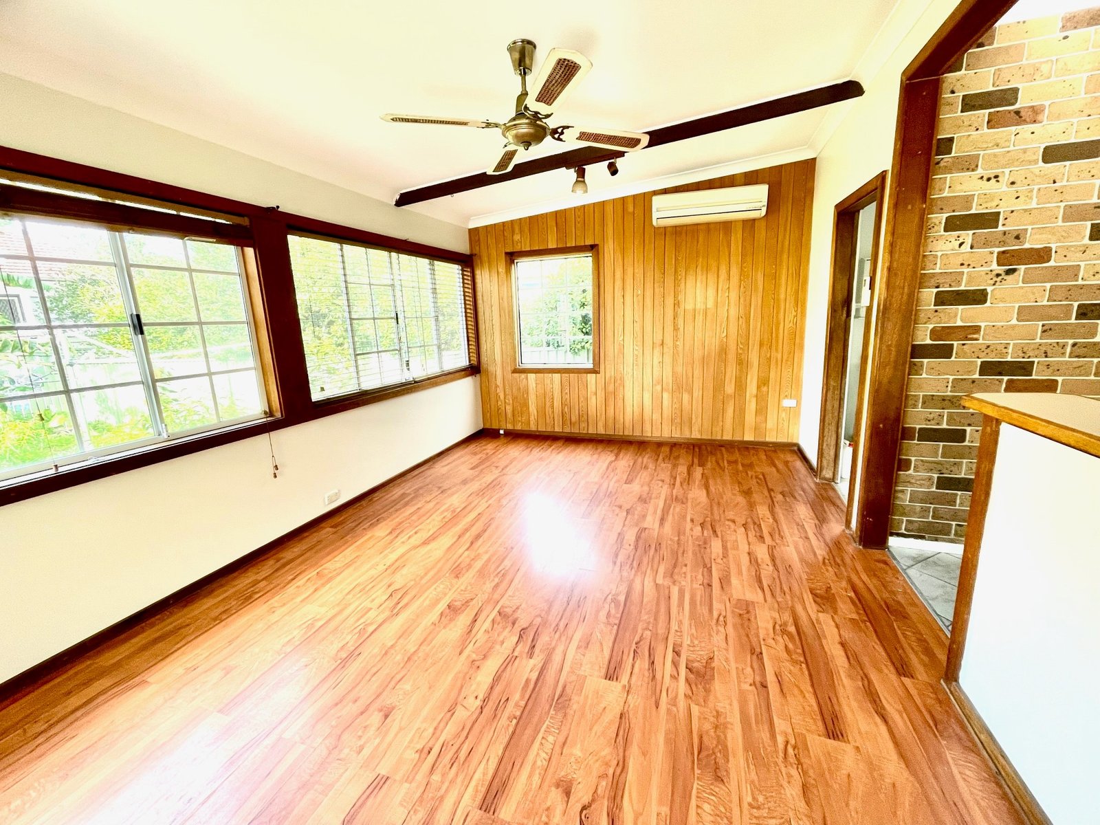 11 Roseanne Avenue ROSELANDS 8