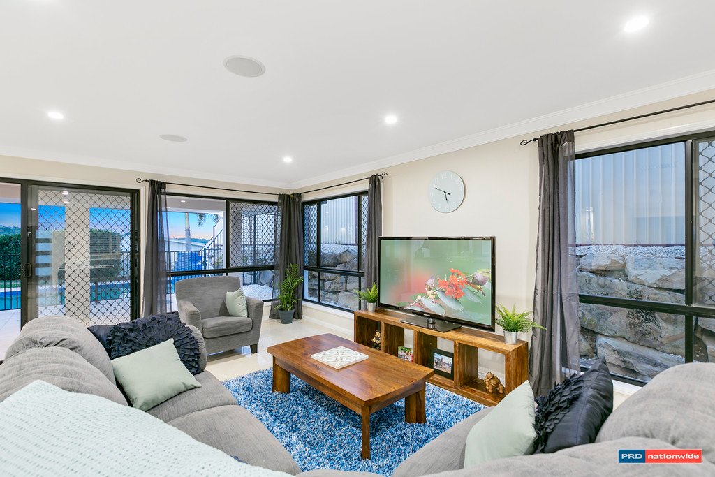 11 Royal View Close BURLEIGH HEADS 2