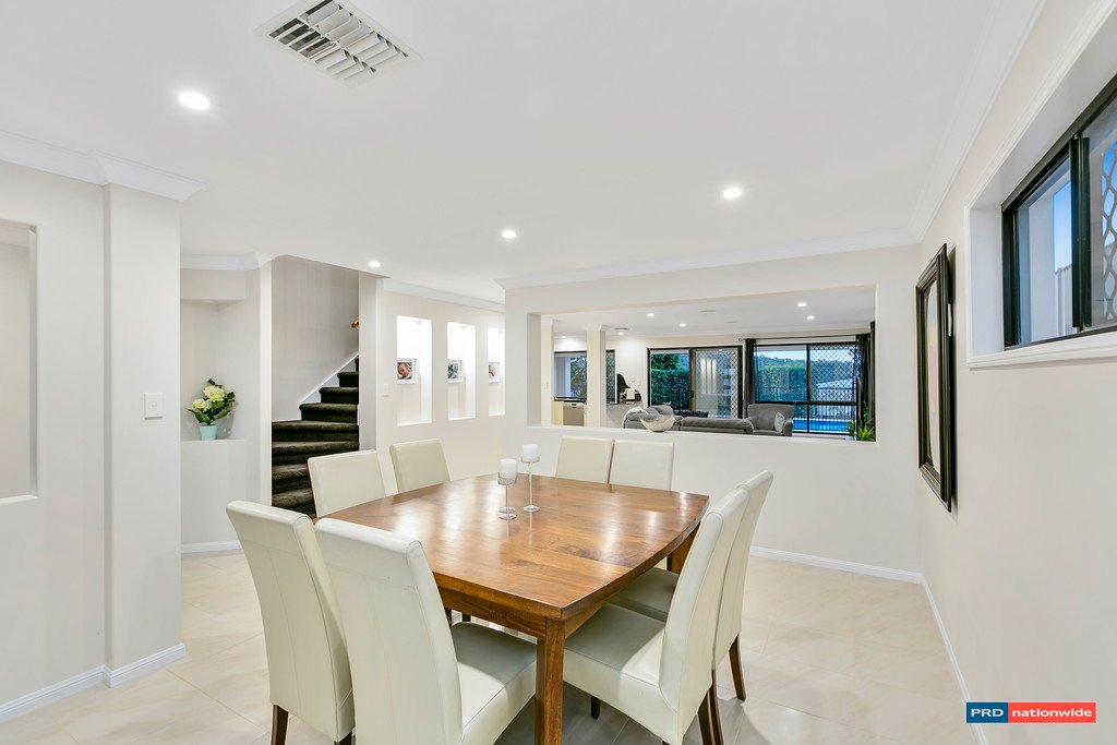 11 Royal View Close BURLEIGH HEADS 17