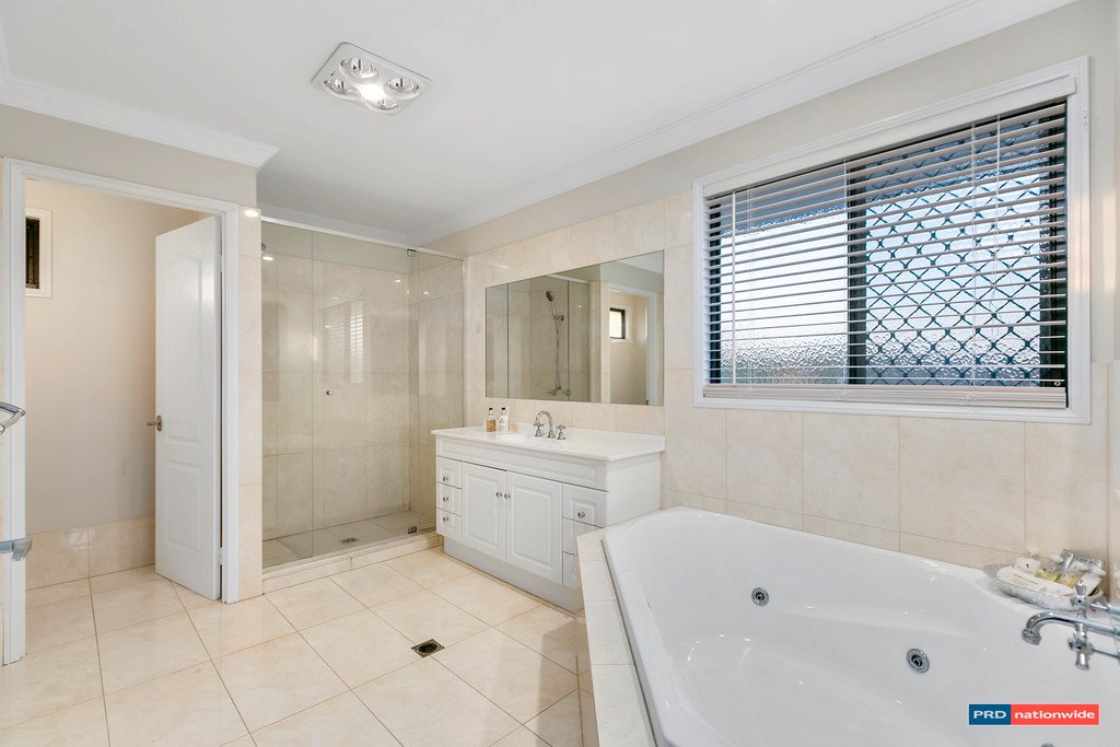 11 Royal View Close BURLEIGH HEADS 18
