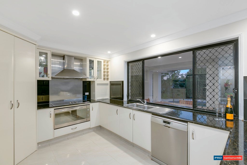 11 Royal View Close BURLEIGH HEADS 24