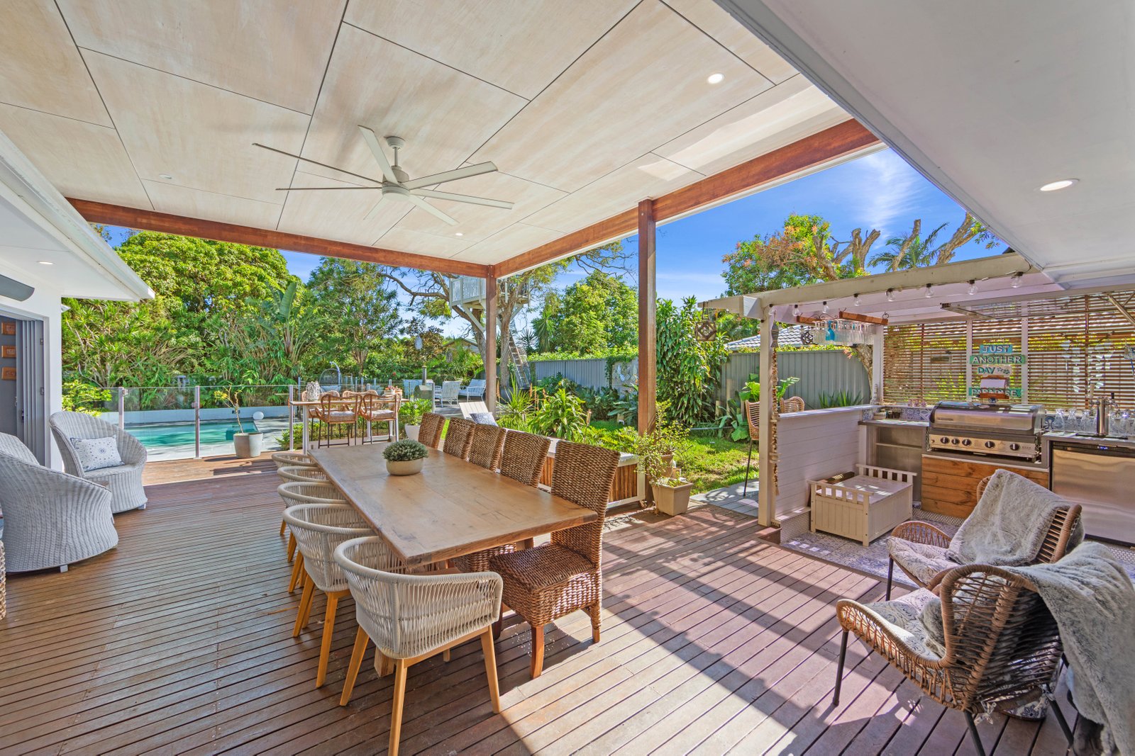11 Rumrunner Street MERMAID WATERS 13