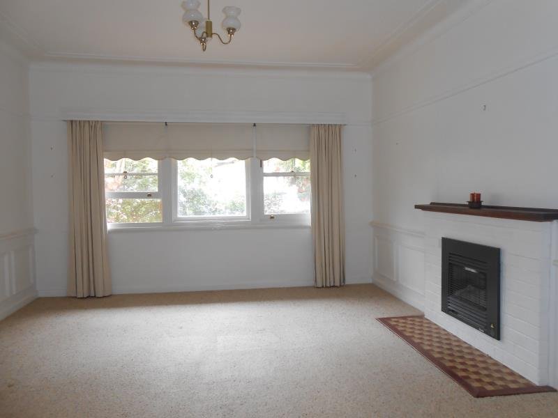 11 Russell Street TAMWORTH 2