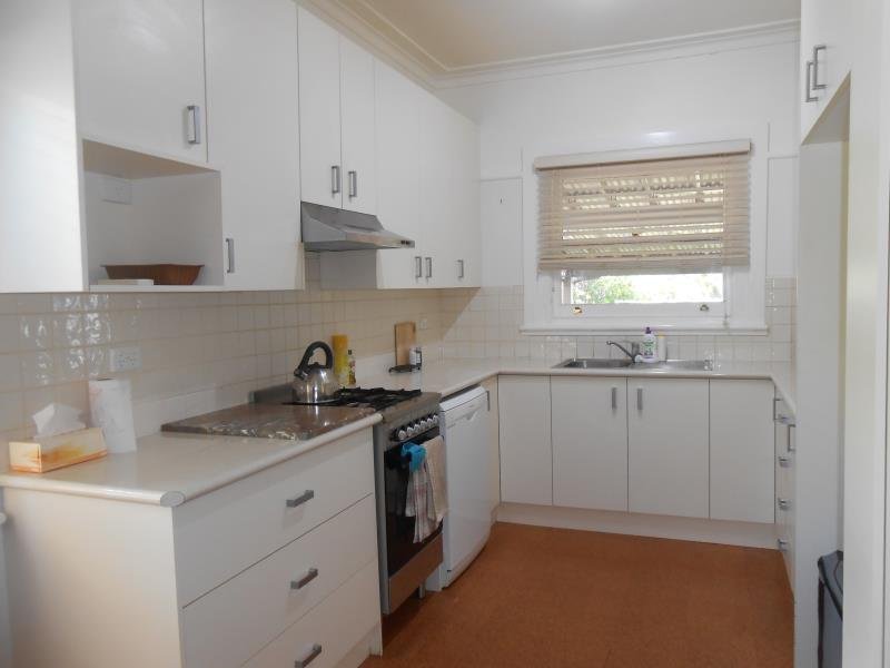 11 Russell Street TAMWORTH 3
