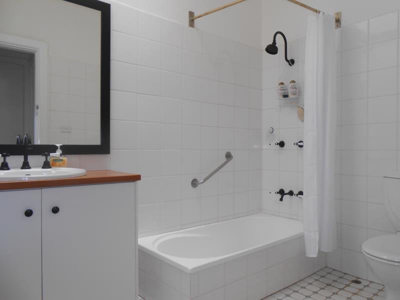 11 Russell Street TAMWORTH 4