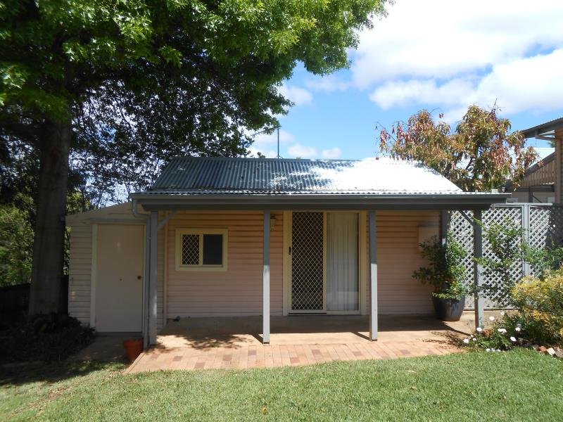 11 Russell Street TAMWORTH 9