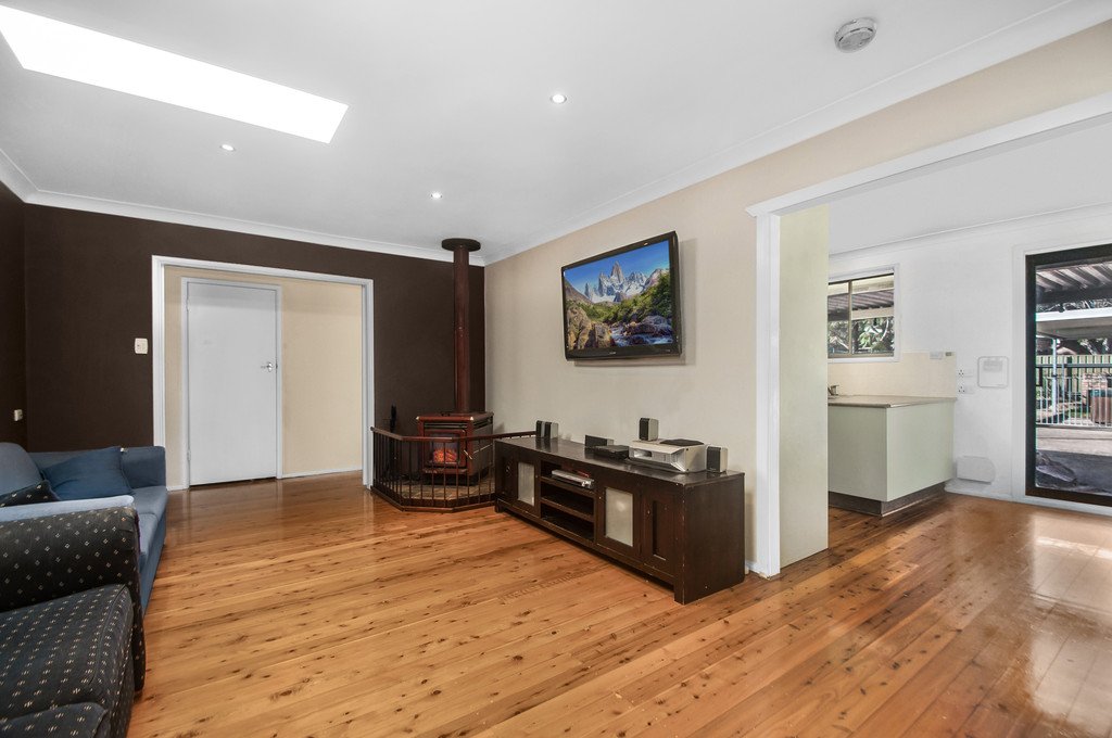 11 Saville Road DAPTO 2