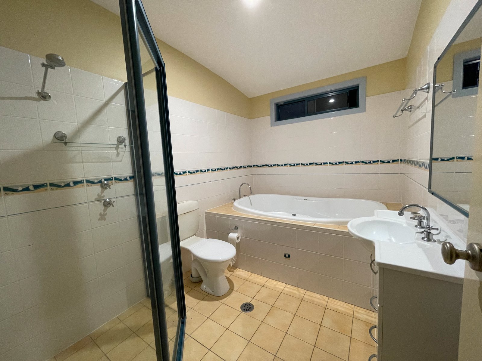 11 Seaside Close KORORA 4
