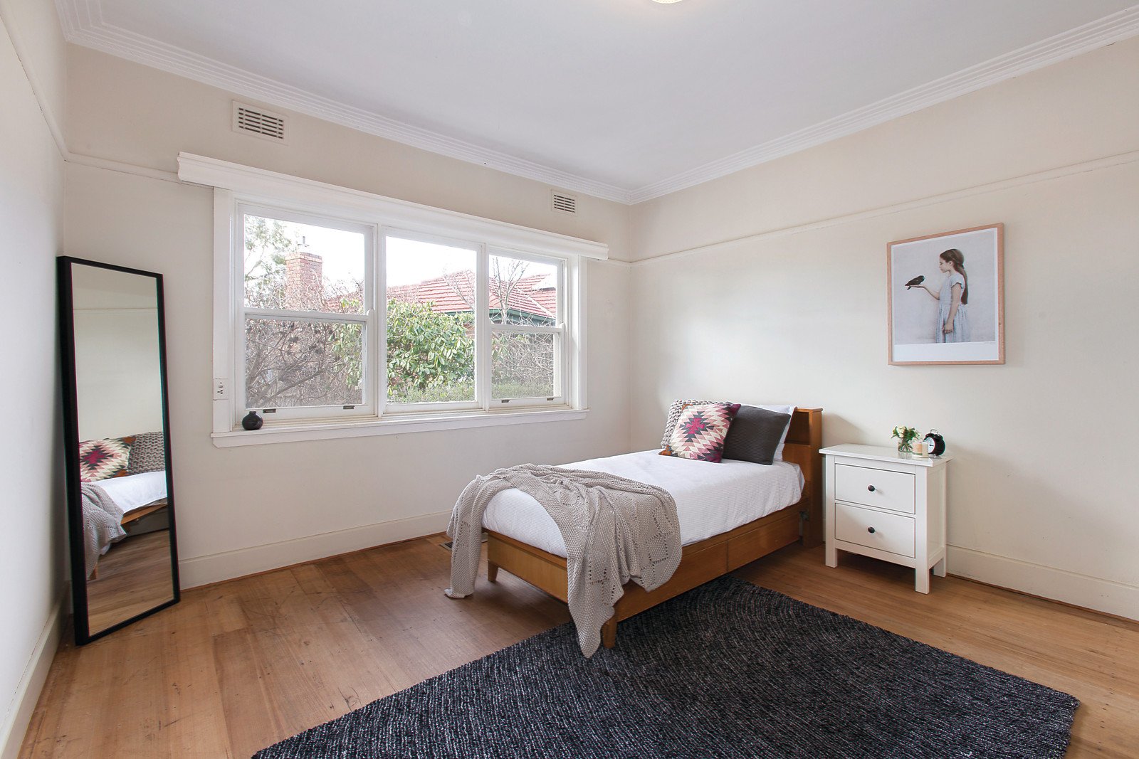 11 Serpentine Street, Mont Albert, VIC