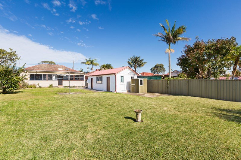 11 Sixth Avenue LOFTUS 4