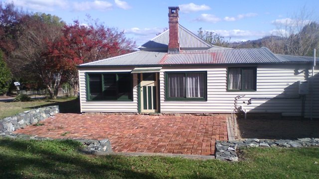 11 Snowy Mountains Highway ADELONG 1