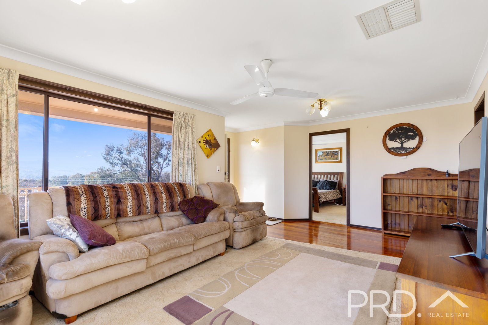 11 Snubba Crescent TUMUT 4