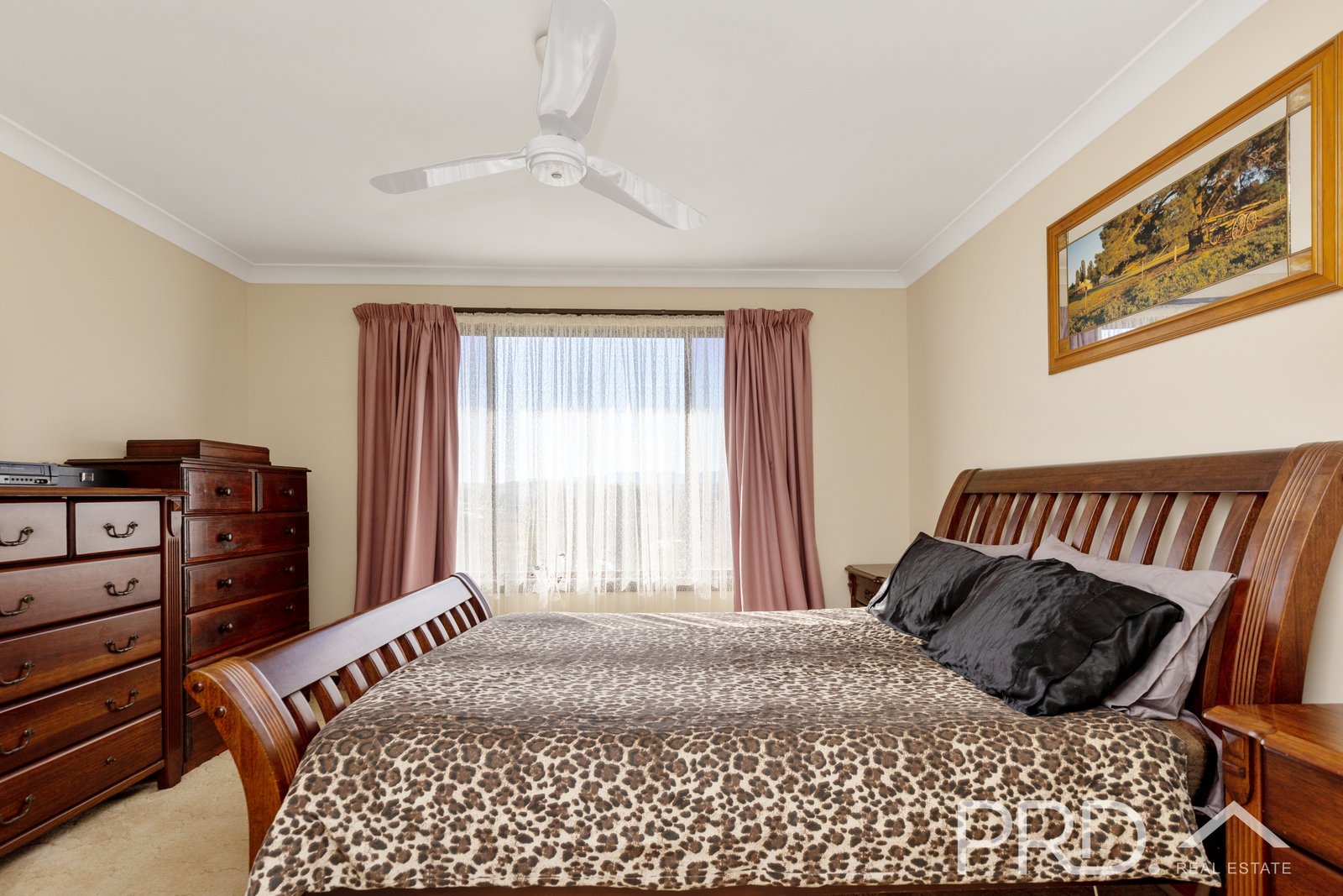 11 Snubba Crescent TUMUT 9