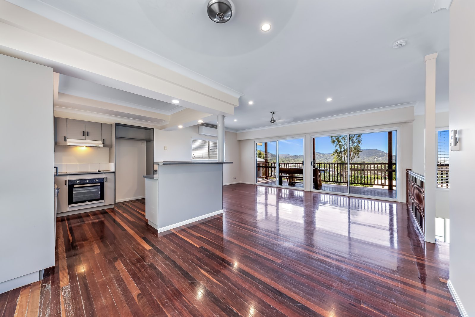 11 South Molle Boulevard CANNONVALE 6