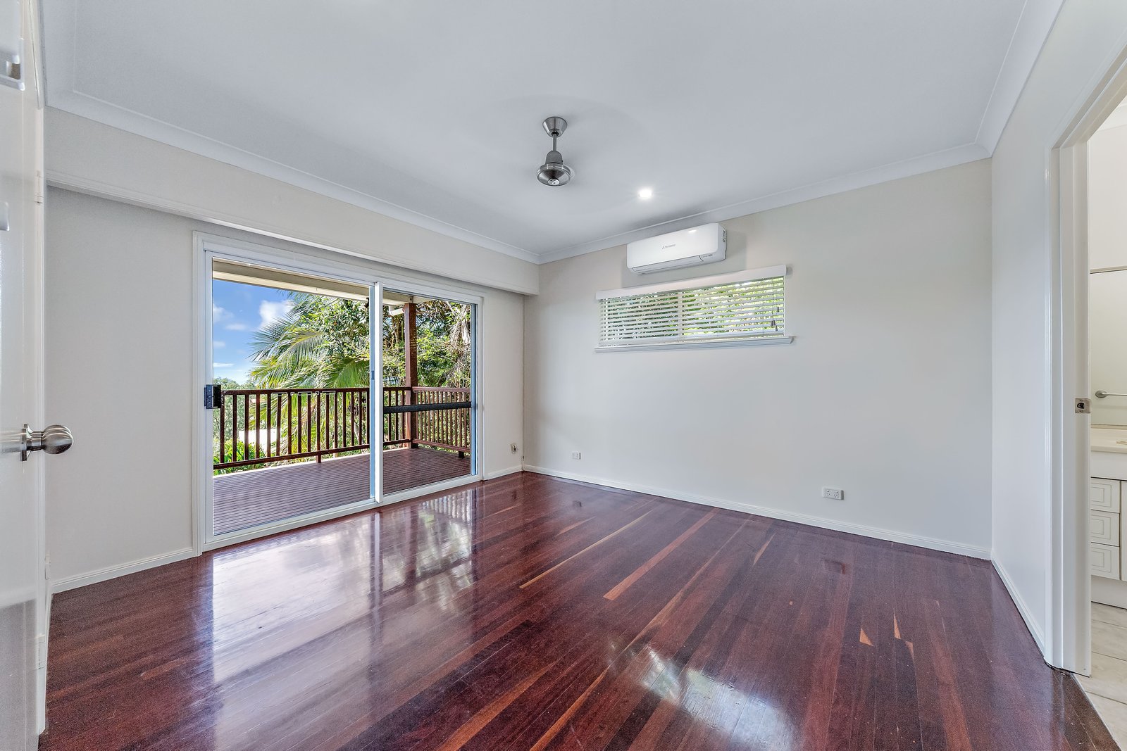 11 South Molle Boulevard CANNONVALE 7