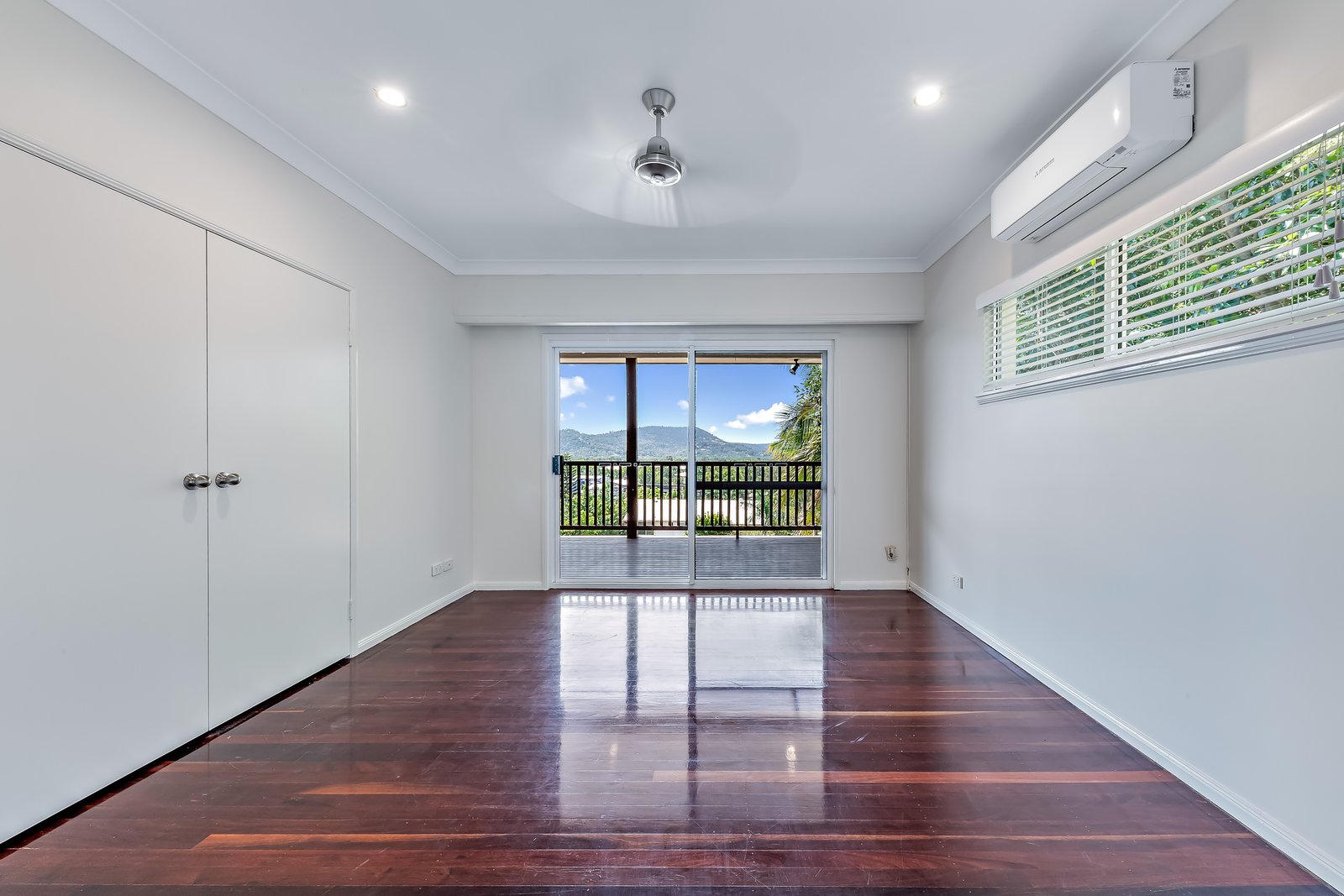 11 South Molle Boulevard CANNONVALE 8