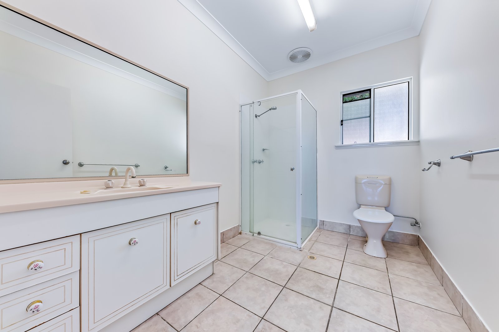 11 South Molle Boulevard CANNONVALE 9