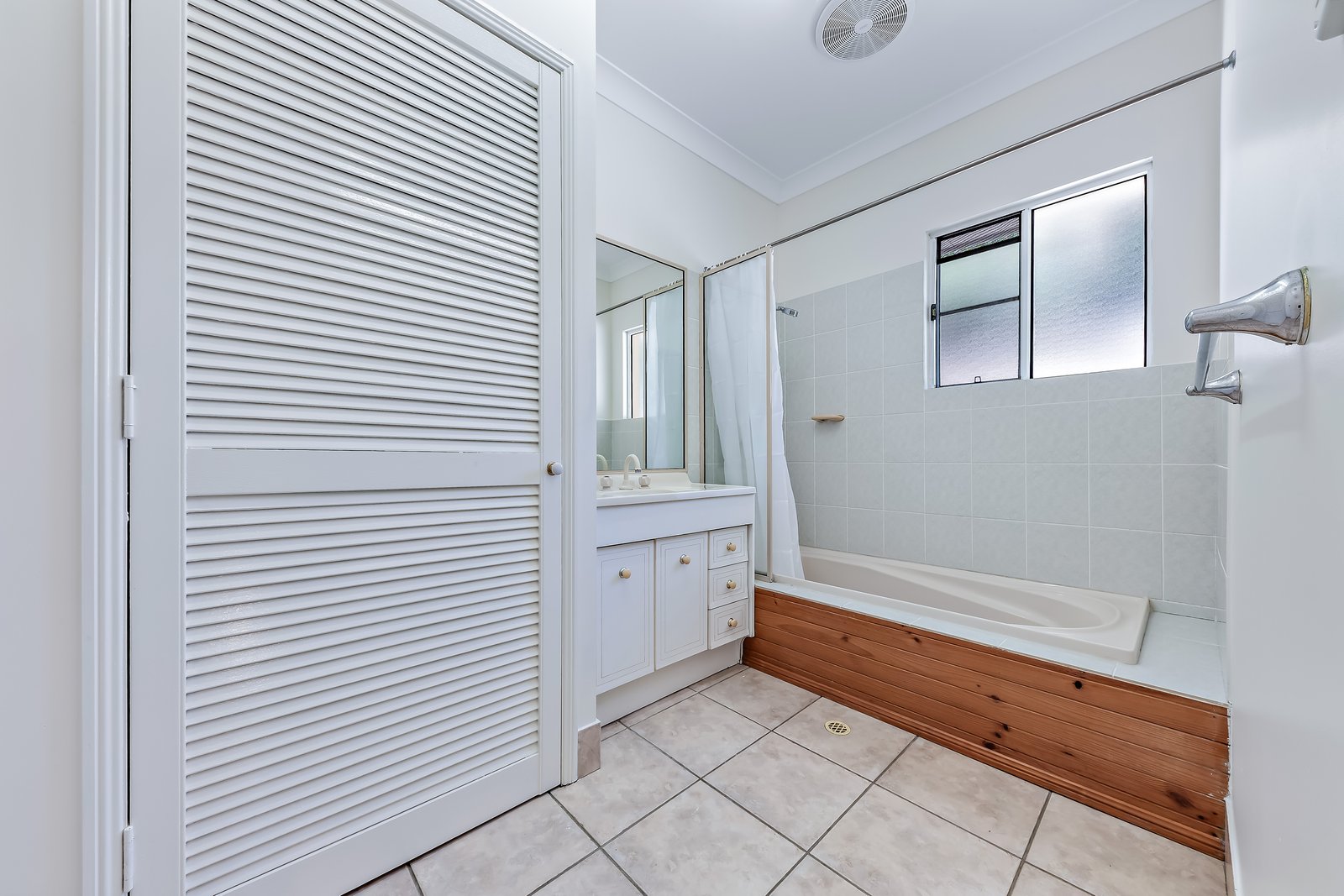 11 South Molle Boulevard CANNONVALE 10