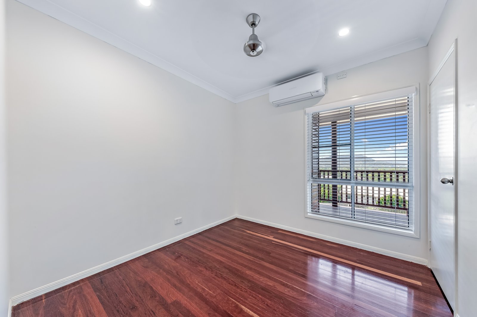 11 South Molle Boulevard CANNONVALE 12