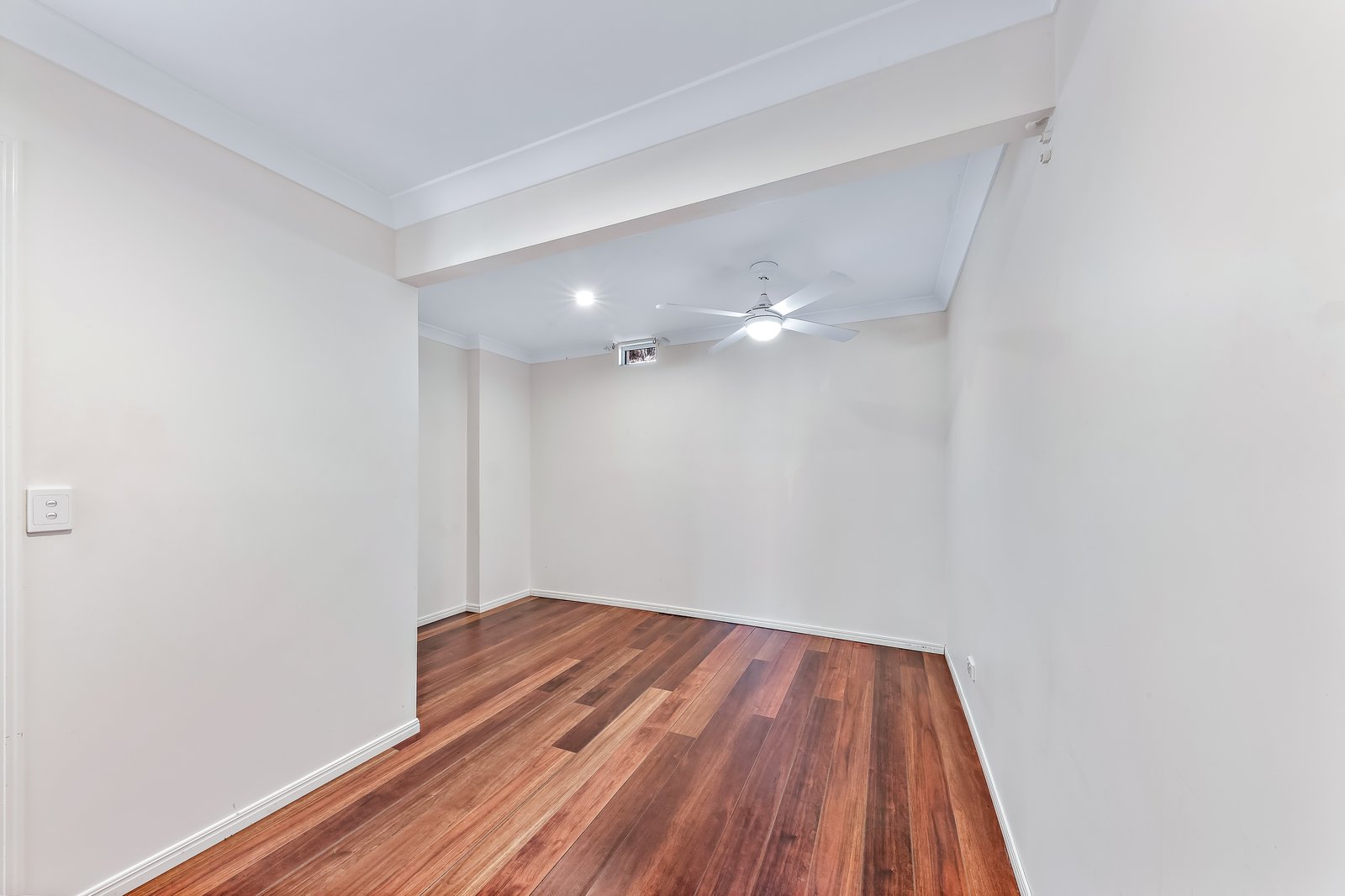 11 South Molle Boulevard CANNONVALE 18